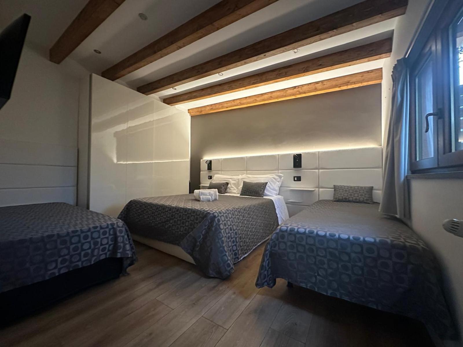 Ottomood B&B And Apartments Tremestieri Etneo Room photo